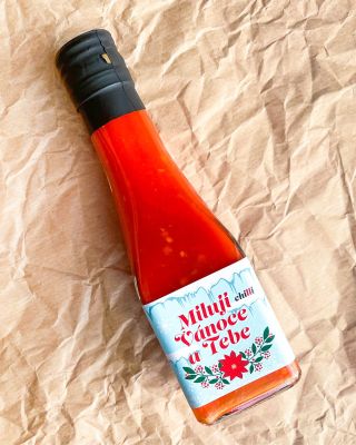 Maličkost pro tvoje blízké. Nebo postav na vánoční stůl mezi dochucovadla. Pro další tipy na letošní "barevné, ne bílé...